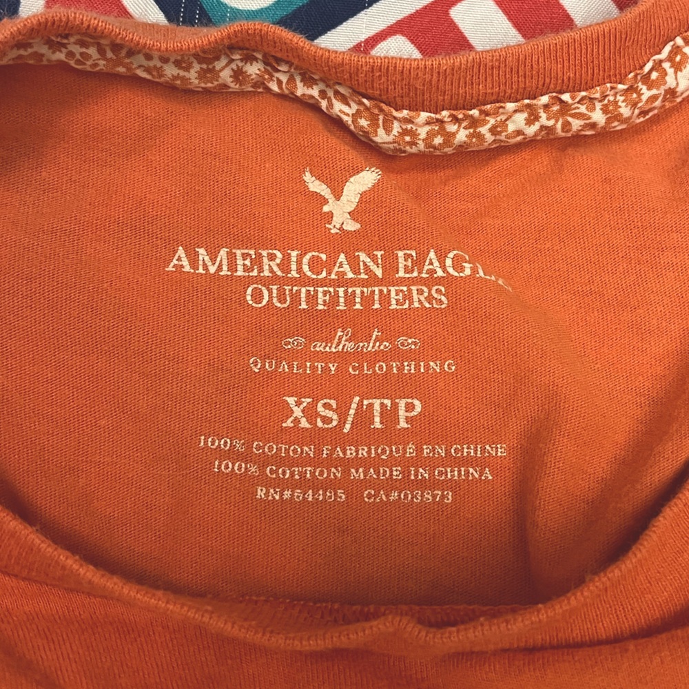 American Eagle t-shirt. Orange. US size XS. Barely worn, very good condition. - Picture 2 of 2
